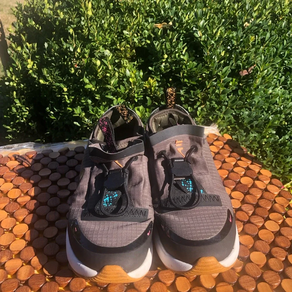 Nike Kids Gray Slip-On Sneakers with Pink Heel Accent